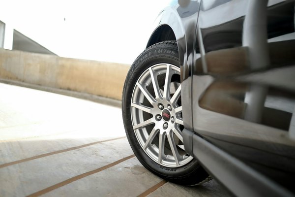 Crucial safety tips for driving a fully loaded minibus: your ultimate guide to safe navigation